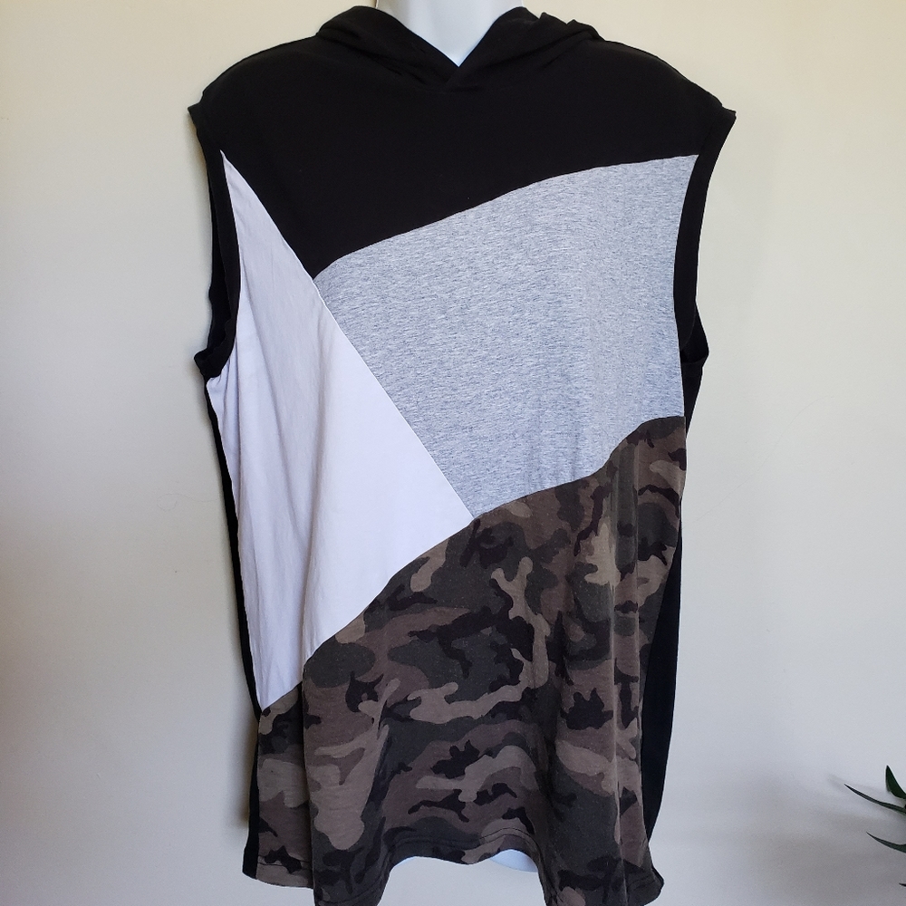 Hooded Sleeveless Shirt